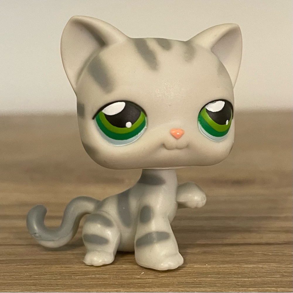 2004 LPS #32 Grey Striped Cat